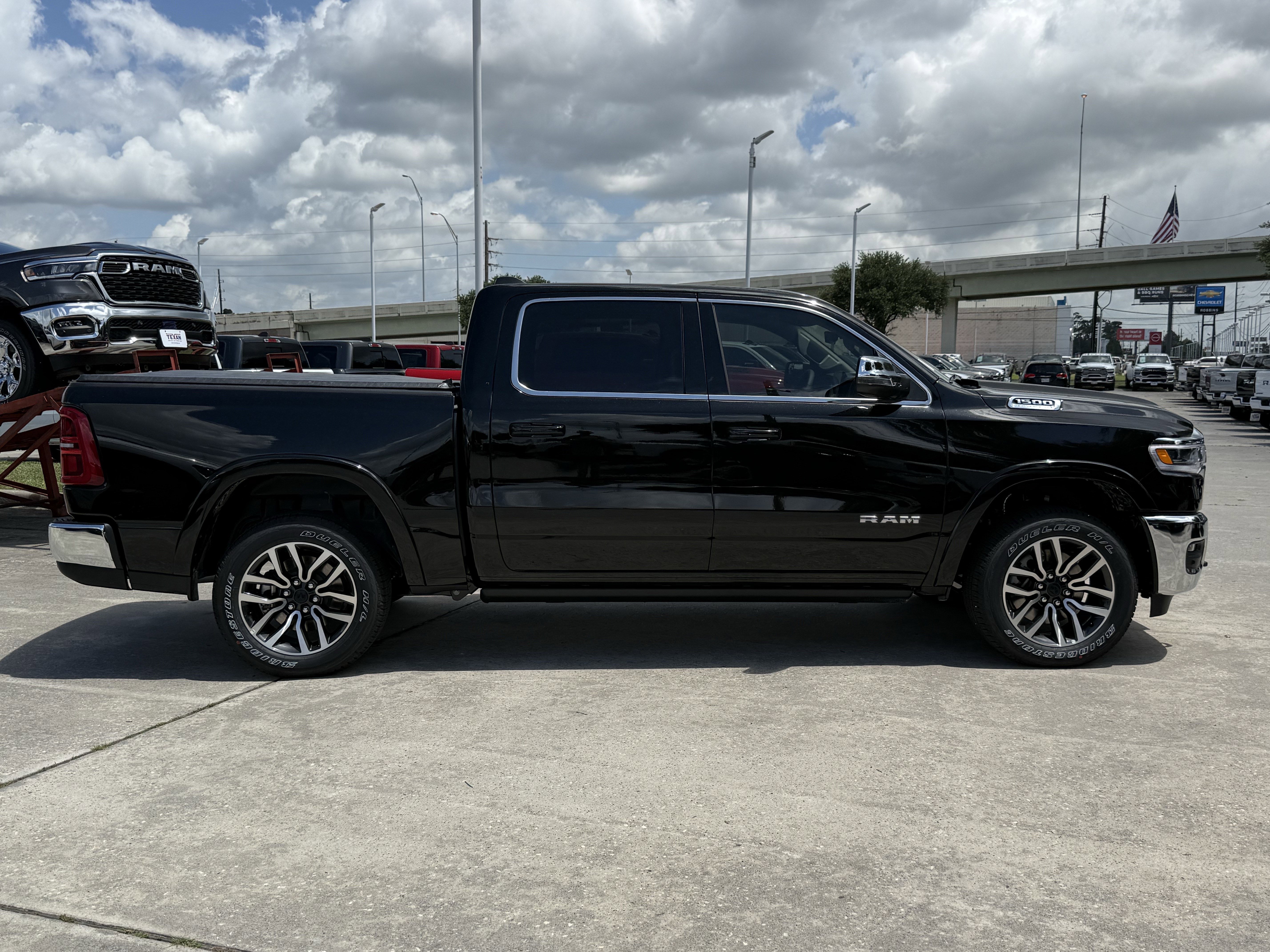 New 2026 Diamond Black Crystal Pearl-Coat Exterior Paint RAM Longhorn image 3