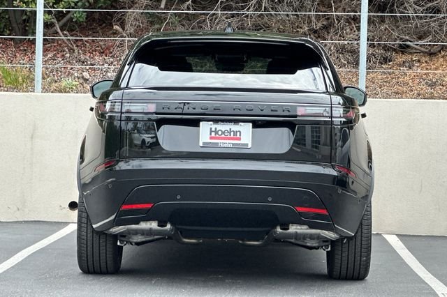 New 2026 Santorini Black Land Rover Dynamic SE image 4