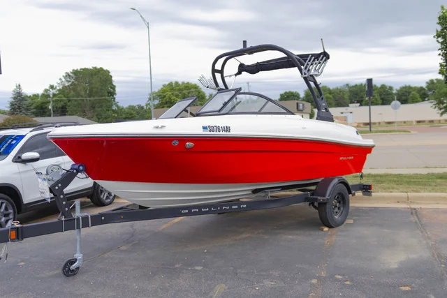 2023 Bayliner VR4 Bowrider 