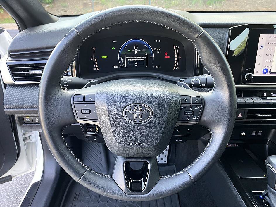 Used 2025 Ice Cap Toyota SE image 14