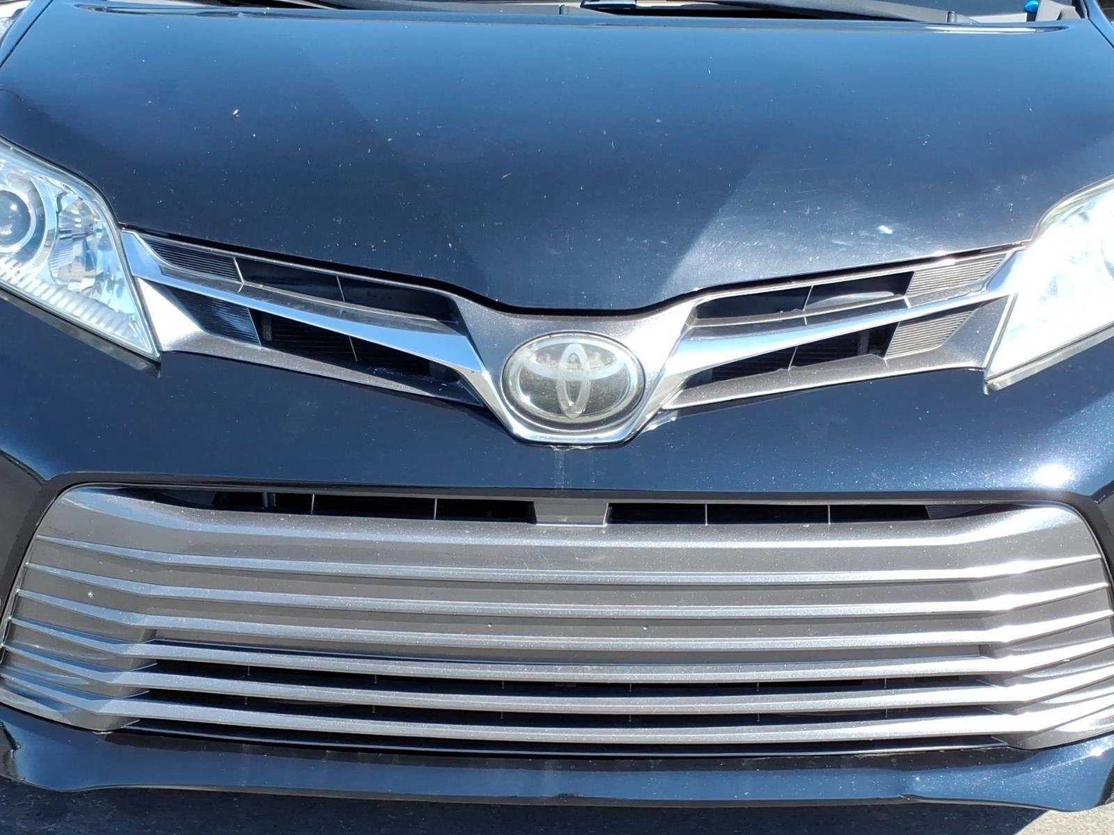 Used 2019 Midnight Black Metallic Toyota XLE image 5