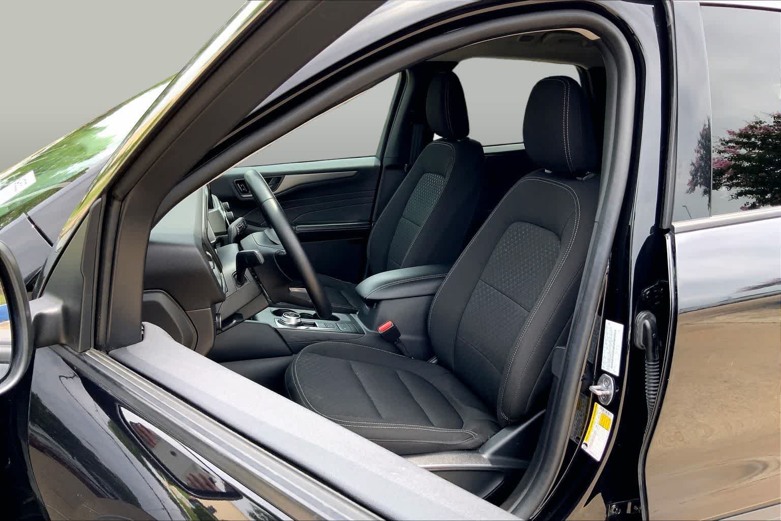 Used 2024 Agate Black Metallic Ford Active image 8