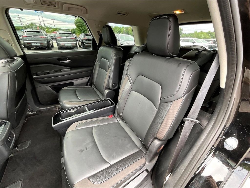 Used 2022 Super Black Nissan SL image 14