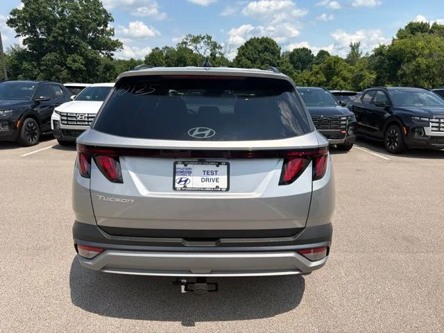 New 2026 Shimmering Silver Hyundai SEL image 6