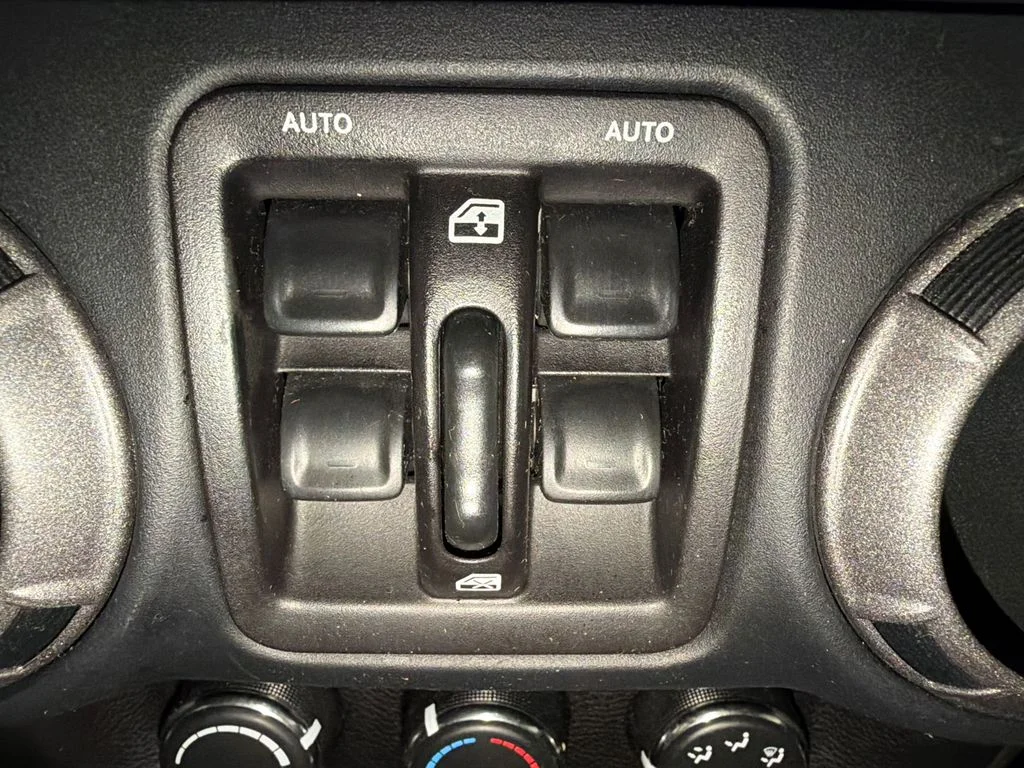 Used 2018 Bright White Clearcoat Jeep Freedom Edition image 26