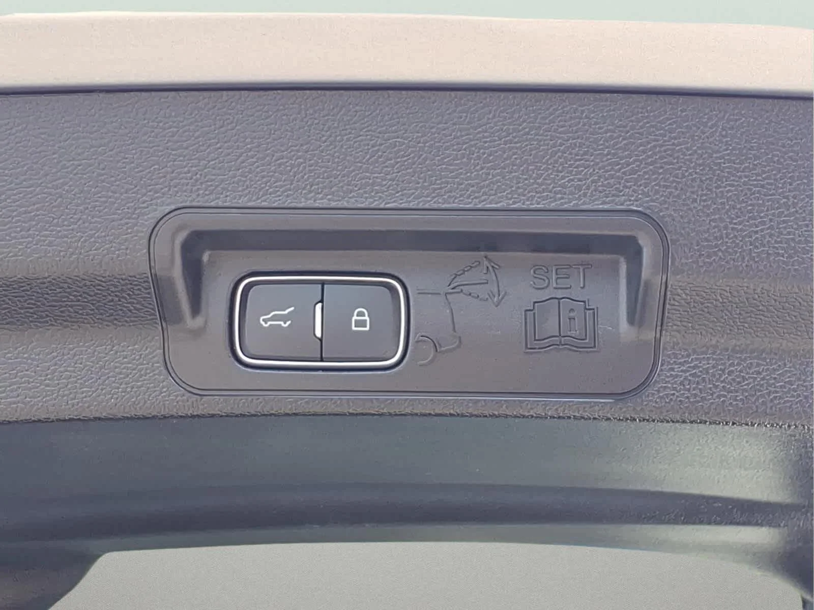 Used 2023 Iconic Silver Ford XLT image 7