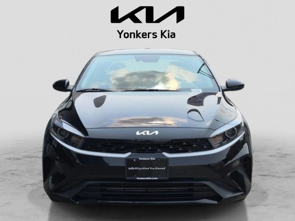Used 2023 Black Kia LXS image 3