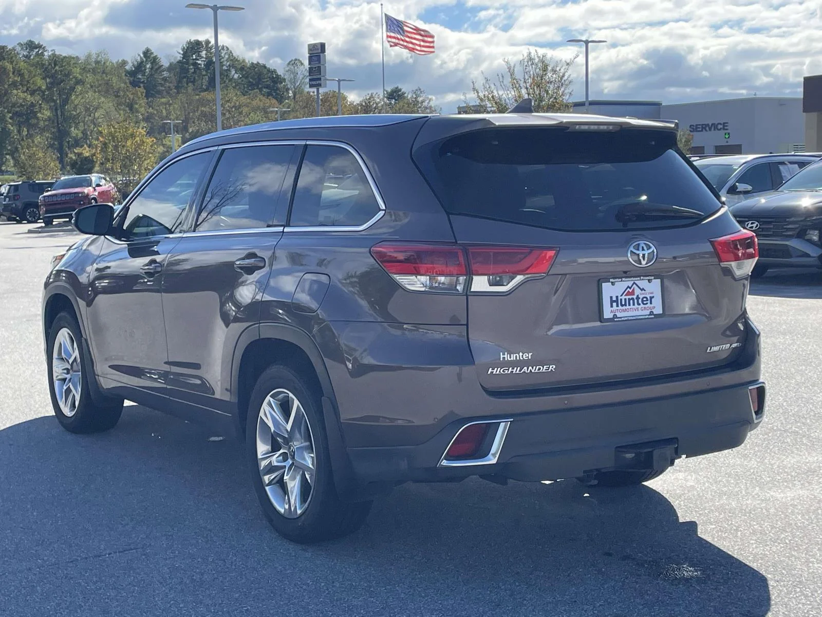 Used 2018 Toasted Walnut Pearl Toyota Limited image 26