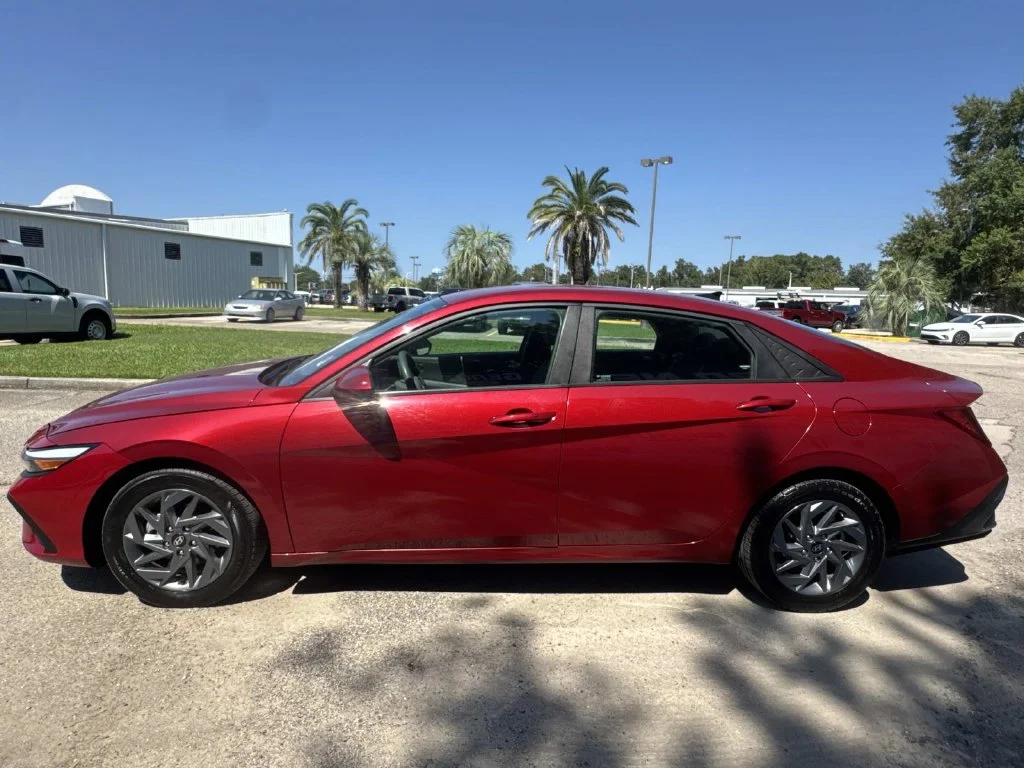 Used 2024 Red Hyundai SEL image 8
