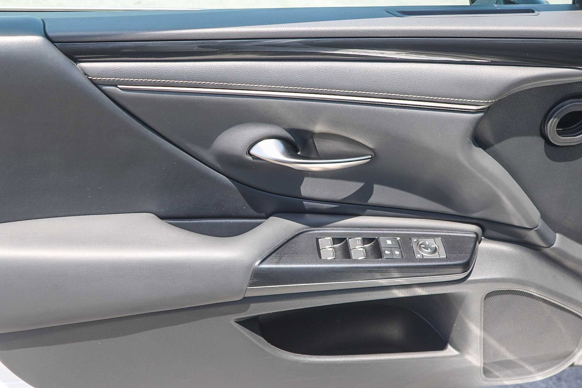 Used 2021 Eminent White Pearl Lexus ES 350 image 21