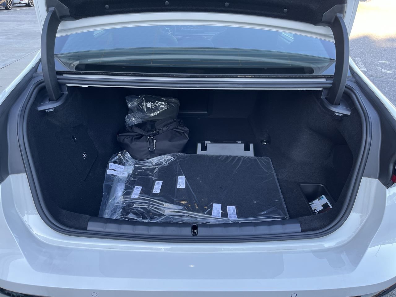 2025 BMW i7 50 - Photo 35