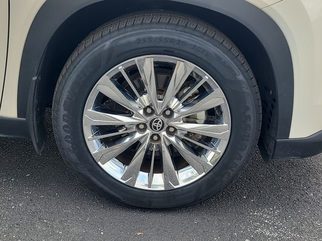 Used 2024 White Toyota Platinum image 7