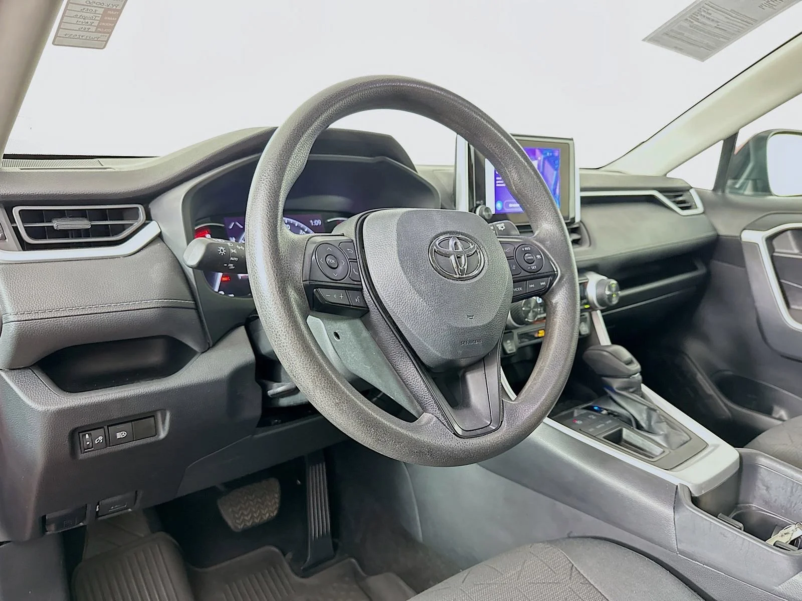 2023 Toyota RAV4 XLE - Photo 10
