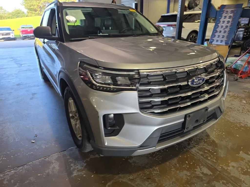 Used 2025 Silver Ford Active image 9