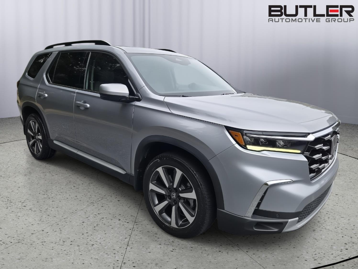 Used 2024 Lunar Silver Metallic Honda Touring image 2