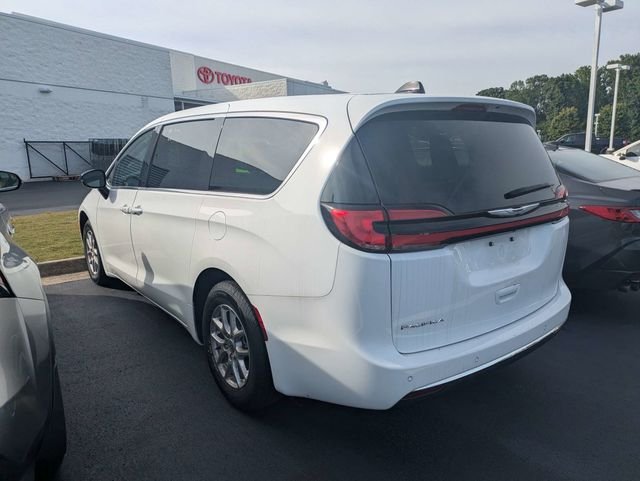 Used 2024 White Chrysler Touring L image 4