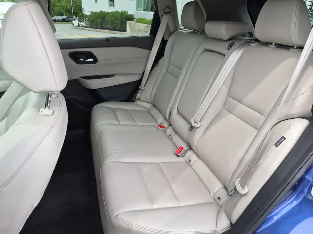 Used 2022 Caspian Blue Metallic Nissan SL image 8