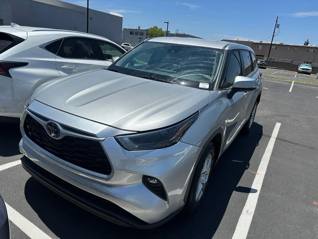 Used 2023 Silver Toyota LE image 9