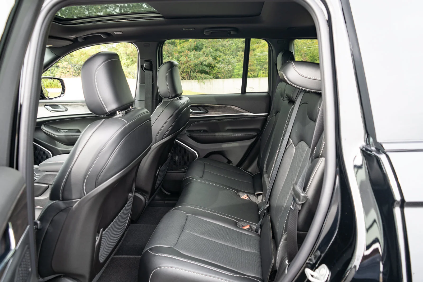 New 2027 High-Gloss Black Paint Jeep Limited Reserve image 19
