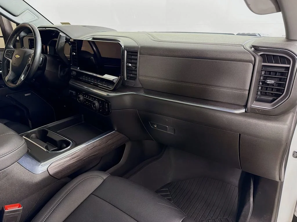 Used 2024 Summit White Chevrolet LTZ image 27