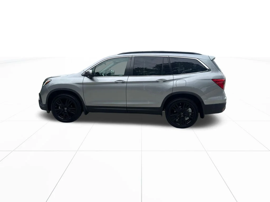 Certified Used 2022 Lunar Silver Metallic Honda AWD SE image 5