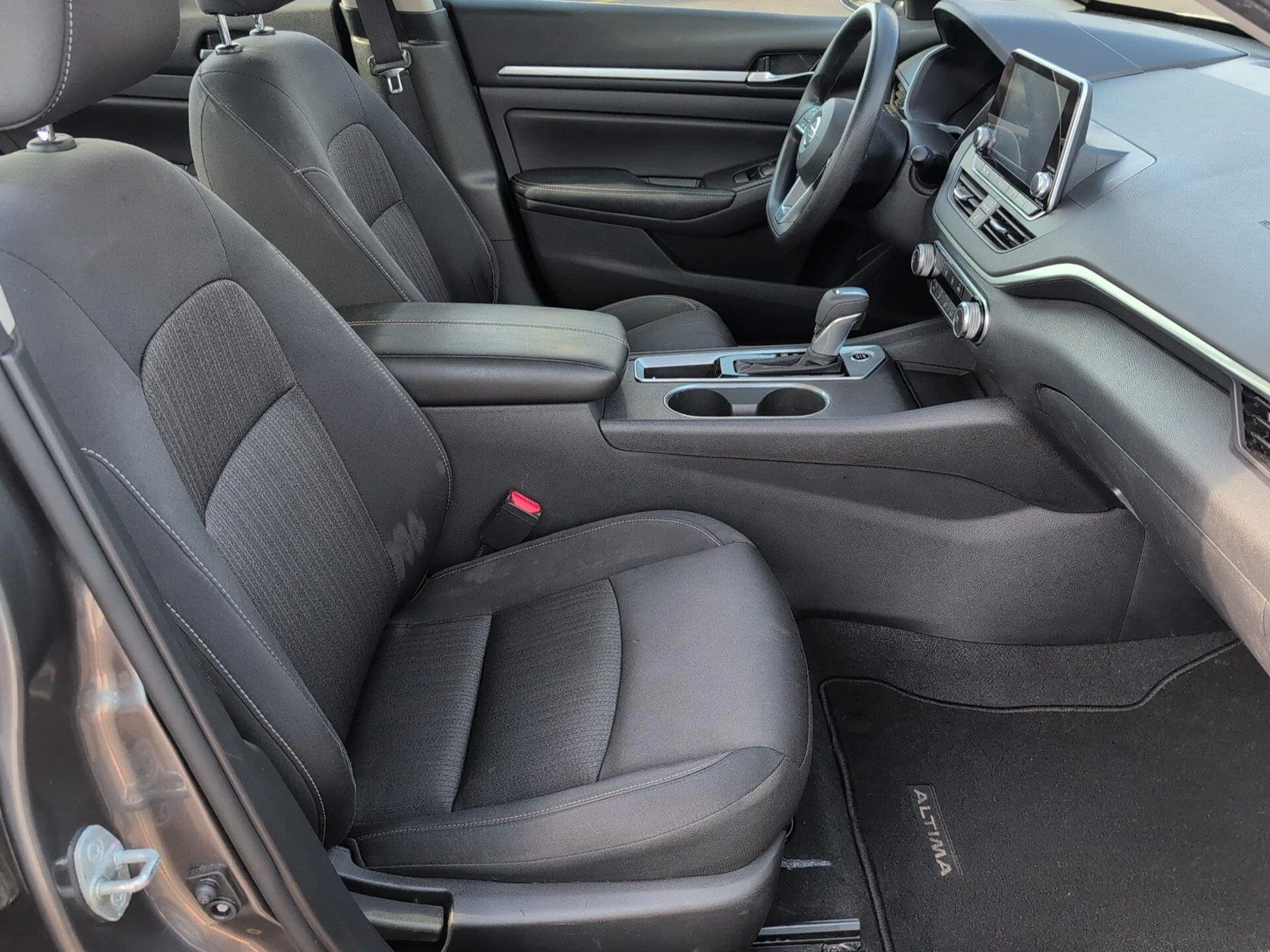 Used 2022 Gun Metallic Nissan 2.5 SV image 39