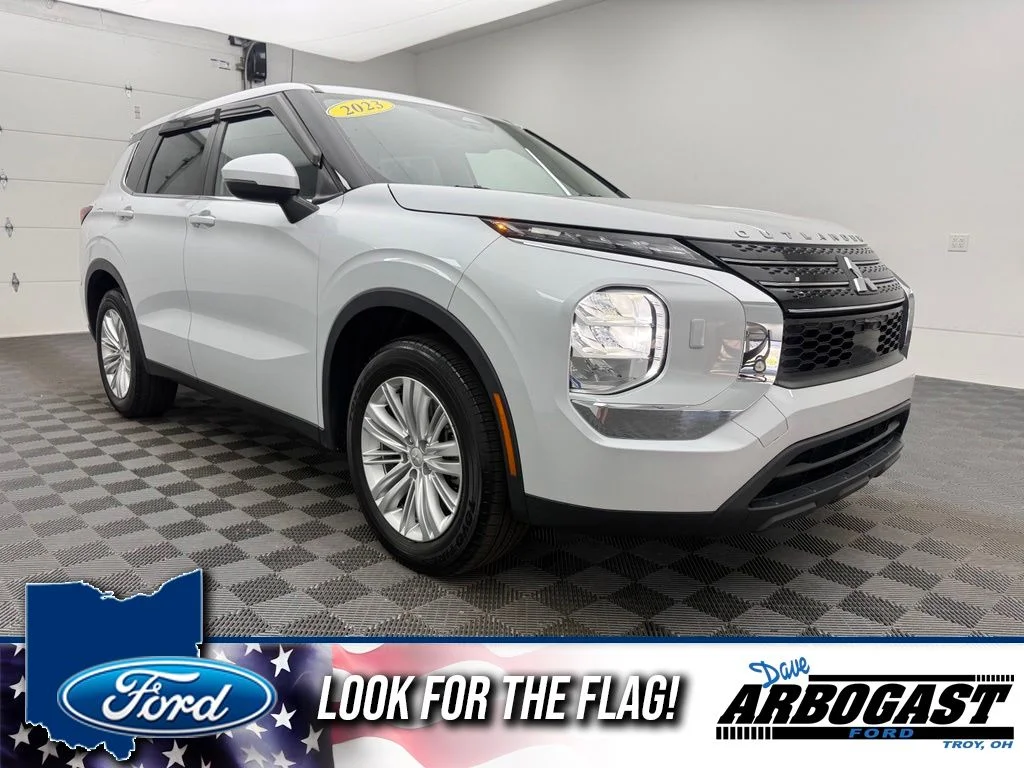 Used 2023  Mitsubishi ES image 1