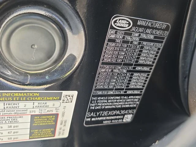 Used 2023 Black Land Rover R-Dynamic S image 37