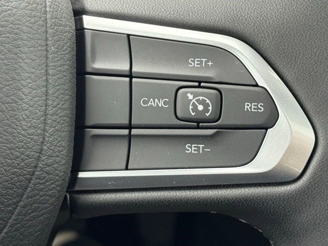 New 2026 Red Hot Pearlcoat Jeep Latitude Altitude image 17