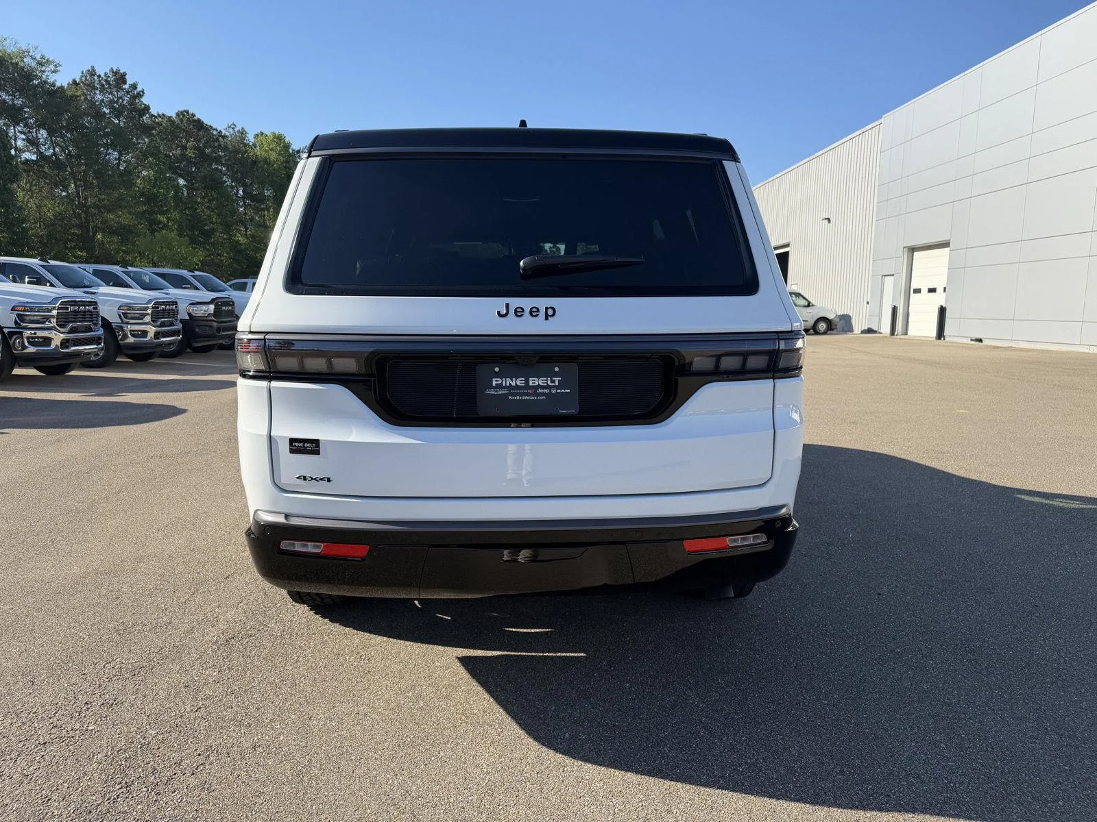 New 2026 Bright White Clear-Coat Exterior Paint Jeep Upland image 5