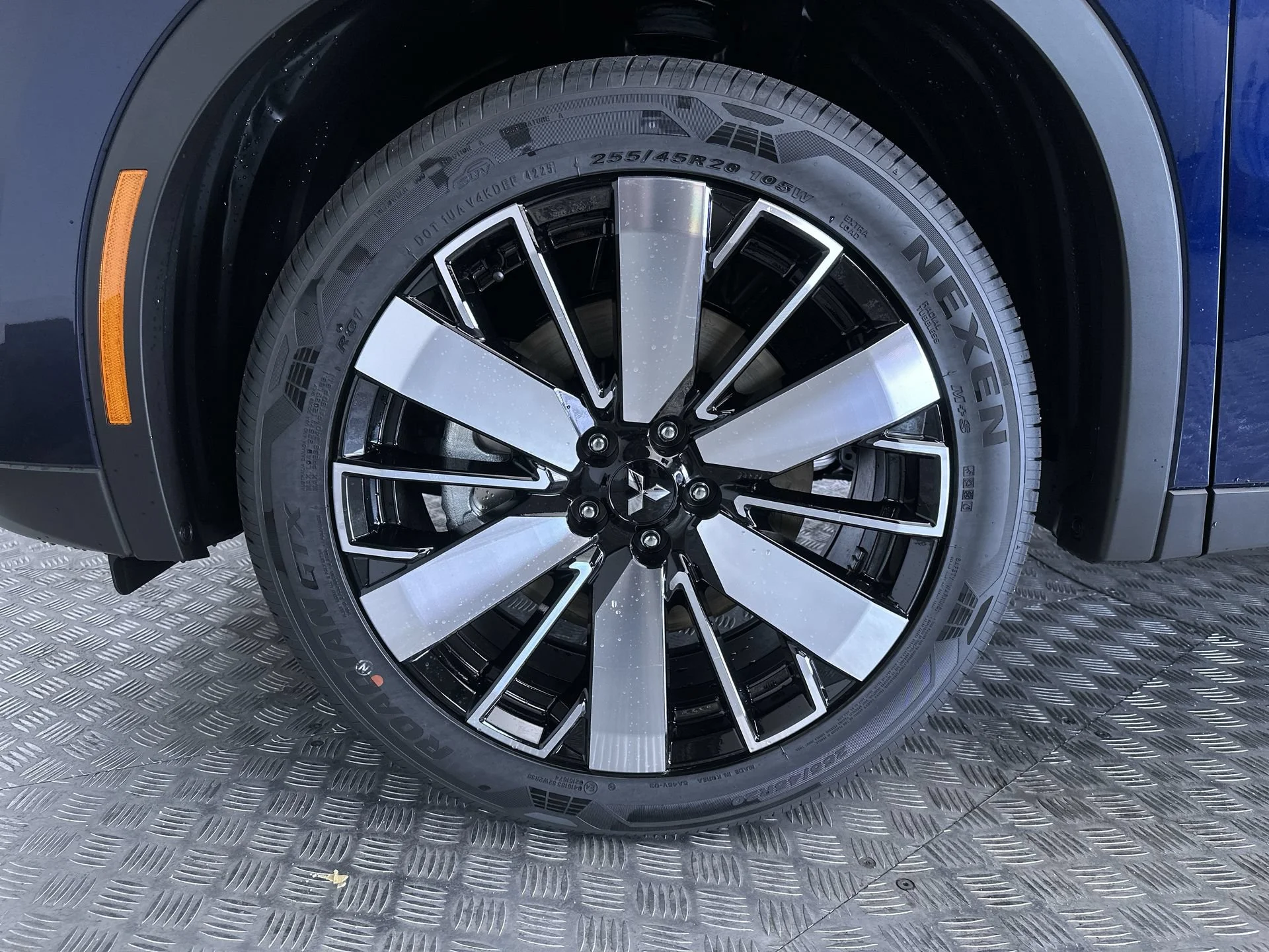 New 2026 Cosmic Blue Metallic Mitsubishi SE image 28