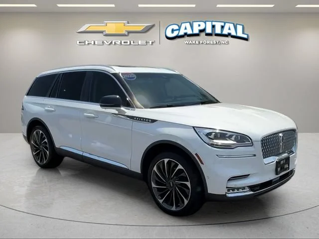 Used 2023 White Lincoln Reserve image 7