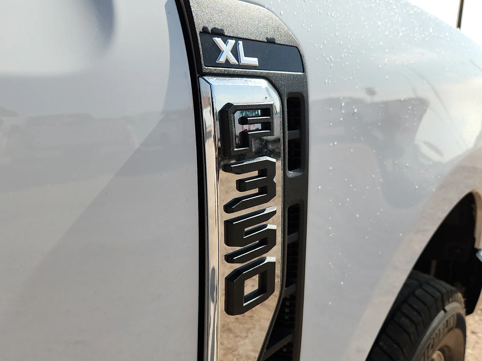 New 2026 Oxford White Ford XL image 10
