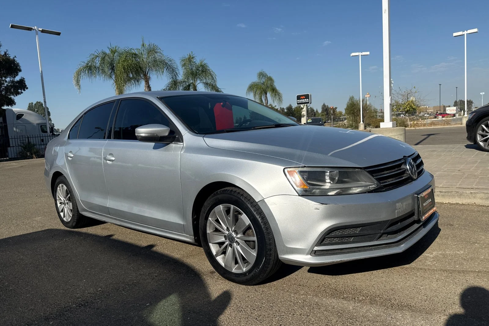 Used 2015  Volkswagen 1.8T SE image 2