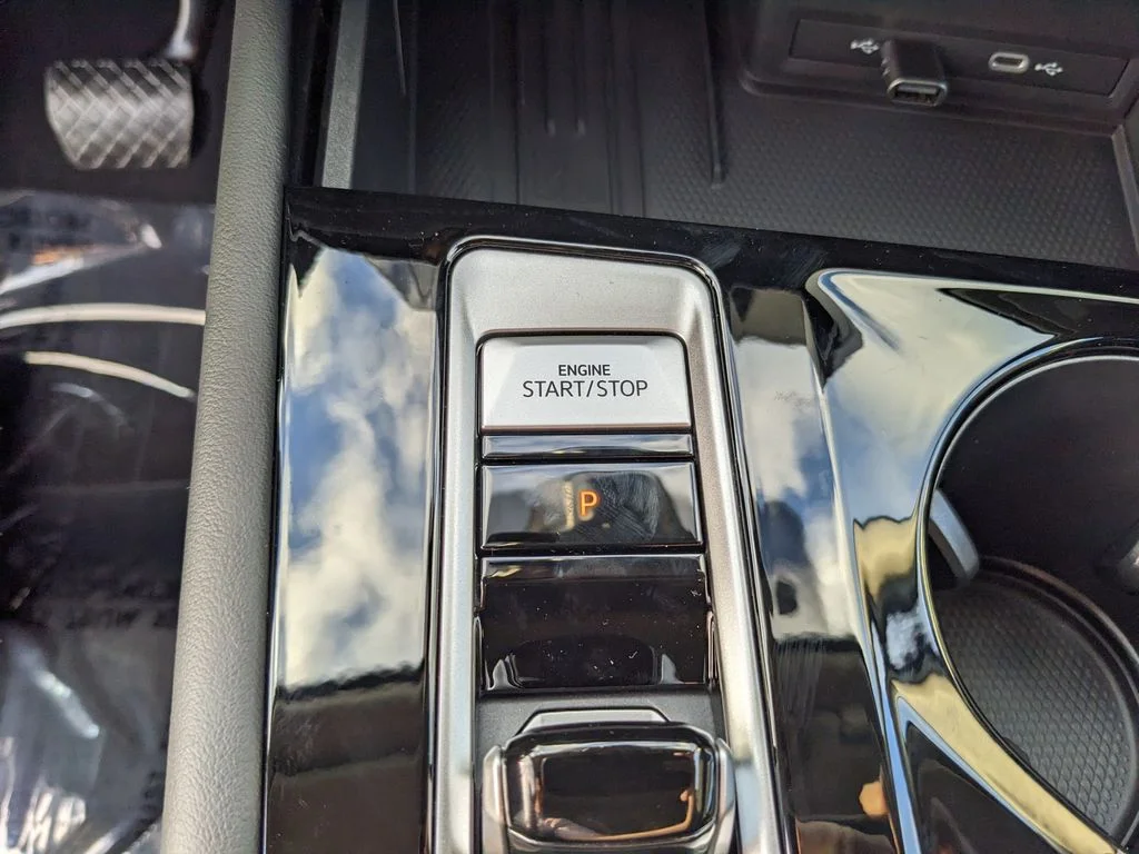 New 2026 White/off-white Volkswagen 2.0T SE w/Technology image 25