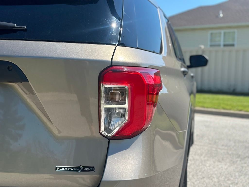 Used 2020 Beige Ford Base image 12