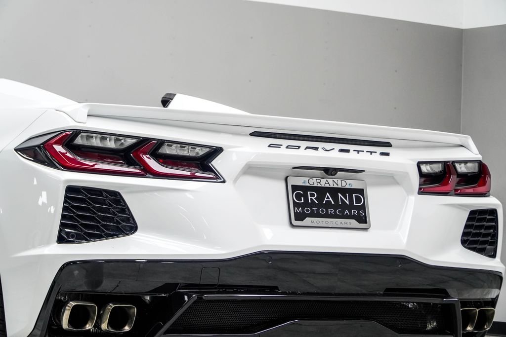 Used 2023 White Chevrolet Stingray image 17