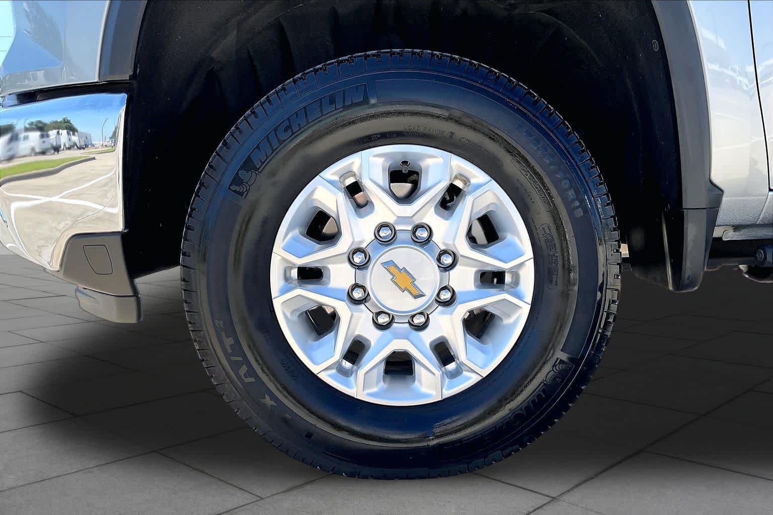 Used 2025 Sterling Gray Metallic Chevrolet LT image 11