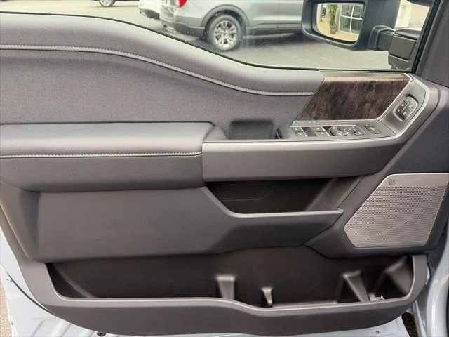 New 2026 Glacier Gray Metallic Tri-Coat Ford F-250® Lariat® image 17