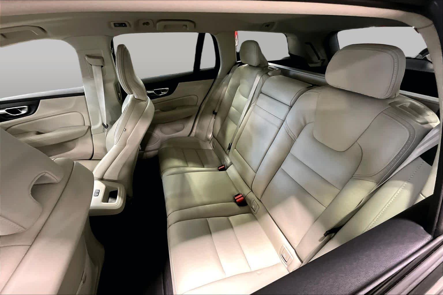 Used 2020 Pine Grey Metallic Volvo  image 20