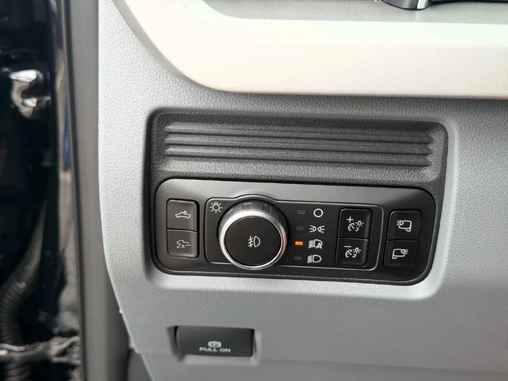 New 2027 Agate Black Metallic Ford F-250® XLT image 16