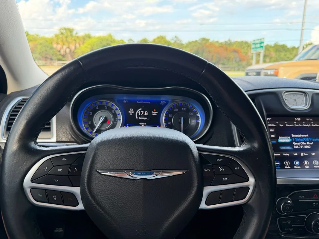 Used 2019  Chrysler Touring image 14