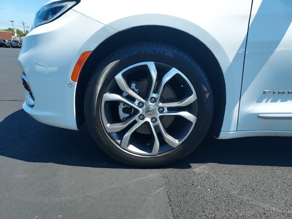 Used 2024 White Chrysler Pinnacle image 10
