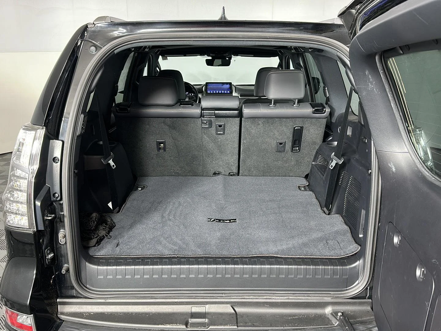 Used 2022 Nebula Gray Pearl Lexus GX 460 Premium image 9
