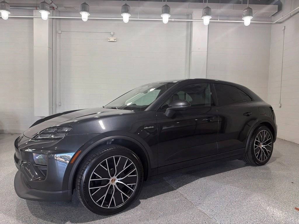 2026 Porsche Macan Base