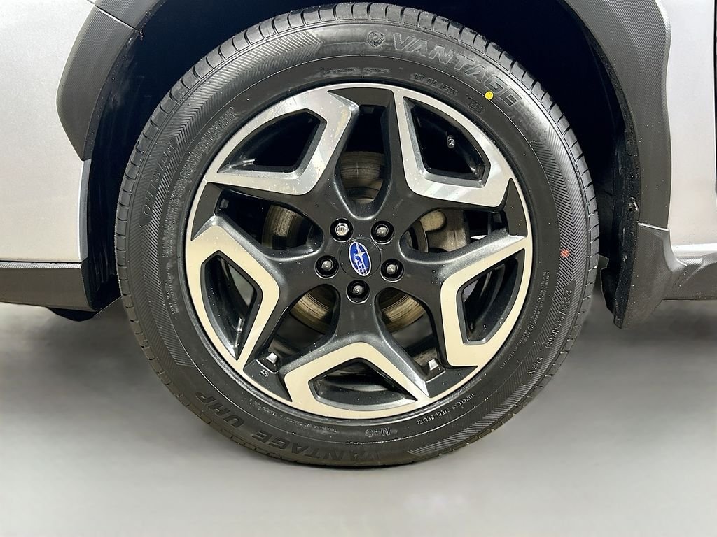 Used 2019 Ice Silver Metallic Subaru Limited image 9
