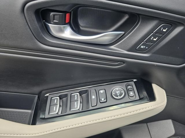 Used 2023 White Honda Touring image 20