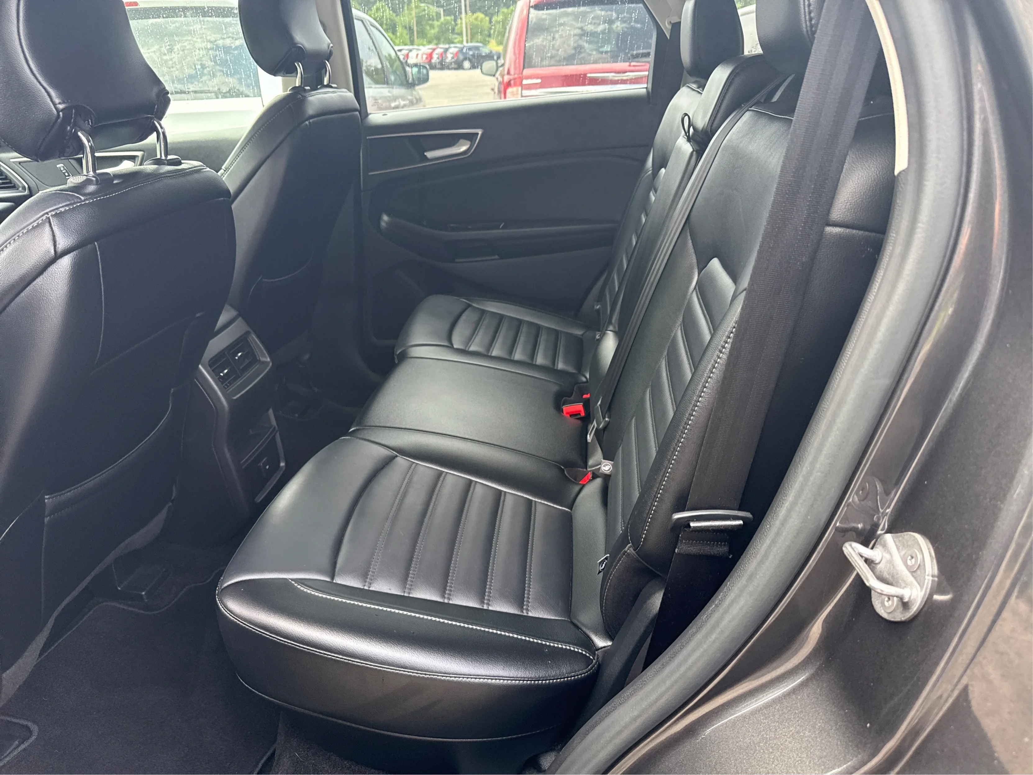 Used 2015 Gray Ford SEL image 10