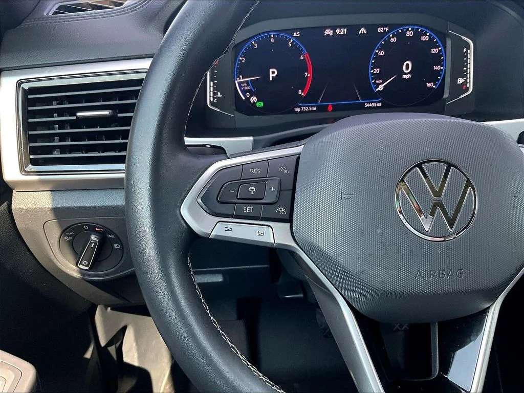 Used 2021 Gray Volkswagen 2.0T SEL image 32