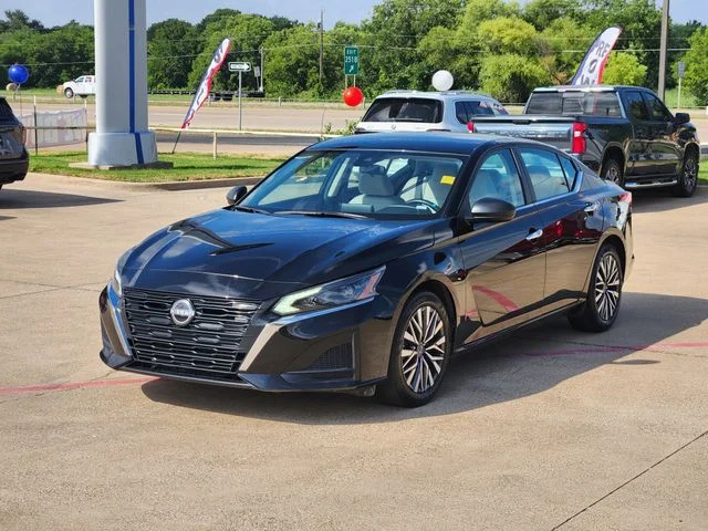 Used 2025 Super Black Clearcoat Nissan 2.5 SV image 3